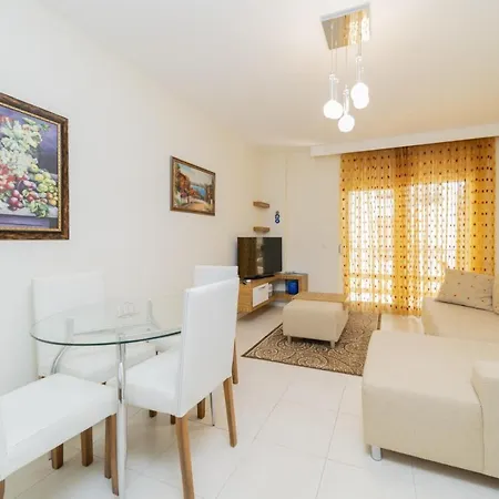 Flat W Pool Garden And Balcony 7 Min To Beach Apartamento *
